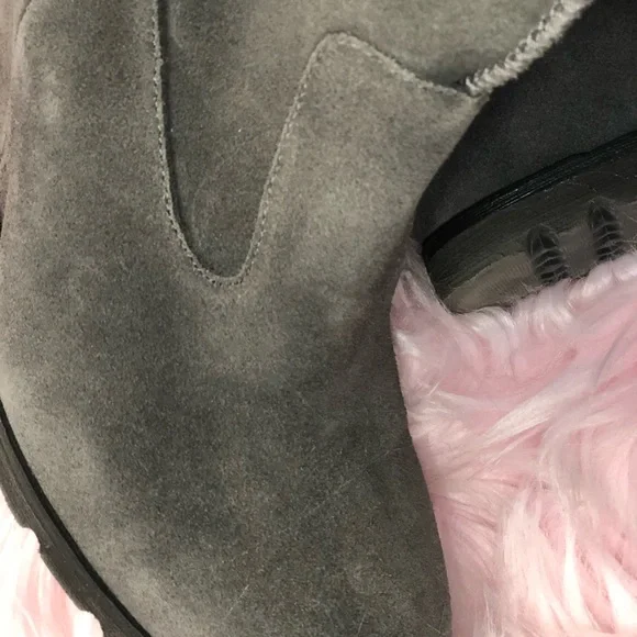 UGG Wedge Boots closing out closet  last chance - Picture 7 of 7